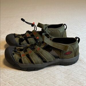 Keen Green Adventure Sandal Shoes, women’s 6